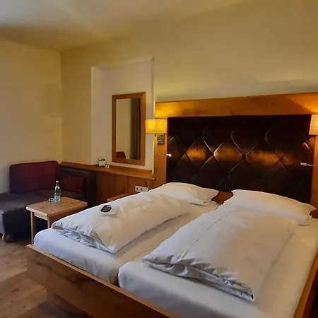 Jaegerhaus Szálloda 3*